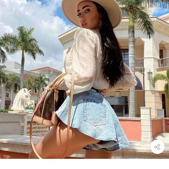 Vibrant MIU high waist flare jean shorts, M - Picture 2 of 9